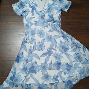 Harper 241 Blue White Floral Midi A-Line Dress V-Neck Tie Waist Short Sleeve 10